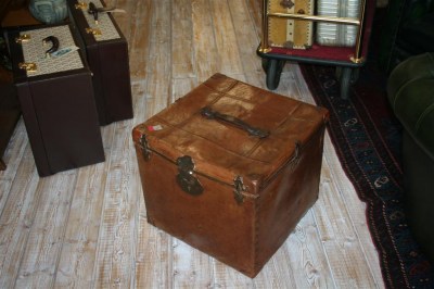 1801 - bauletto in cartone e pelle